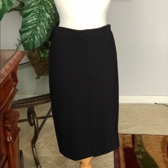 Liz Claiborne Dresses & Skirts - Reposhing great pencil skirt just was too big size medium